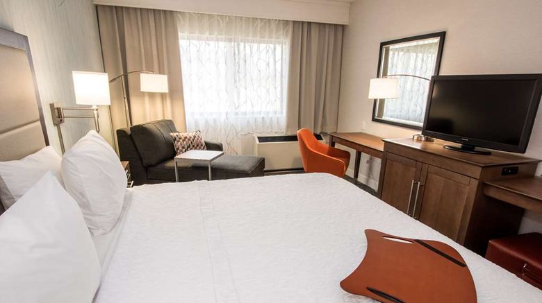 <b>Hampton Inn Albany-Western Ave/Universit Room</b>. Images powered by <a href="https://iceportal.shijigroup.com/" title="IcePortal" target="_blank">IcePortal</a>.