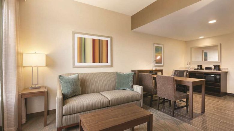 <b>Embassy Suites Akron Canton Airport Room</b>. Images powered by <a href="https://iceportal.shijigroup.com/" title="IcePortal" target="_blank">IcePortal</a>.