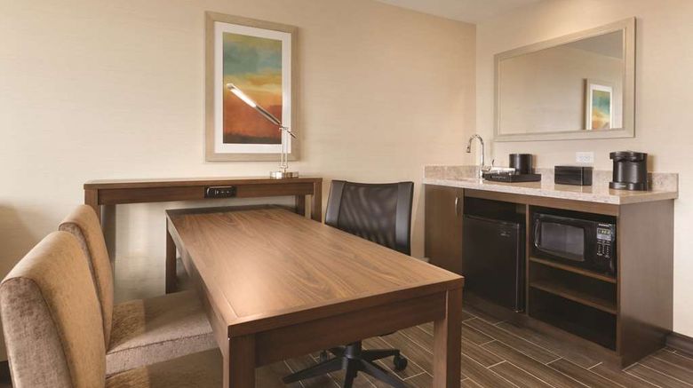 <b>Embassy Suites Akron Canton Airport Room</b>. Images powered by <a href="https://iceportal.shijigroup.com/" title="IcePortal" target="_blank">IcePortal</a>.