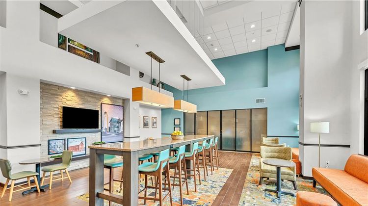 Hampton Inn & Suites Kenosha Lobby