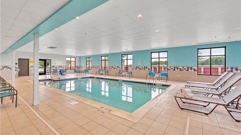 <b>Hampton Inn & Suites Kenosha Pool</b>. Images powered by <a href="https://iceportal.shijigroup.com/" title="IcePortal" target="_blank">IcePortal</a>.
