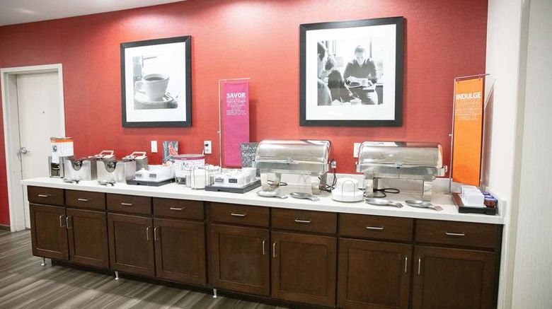 <b>Hampton Inn Toledo/Oregon Restaurant</b>. Images powered by <a href="https://iceportal.shijigroup.com/" title="IcePortal" target="_blank">IcePortal</a>.