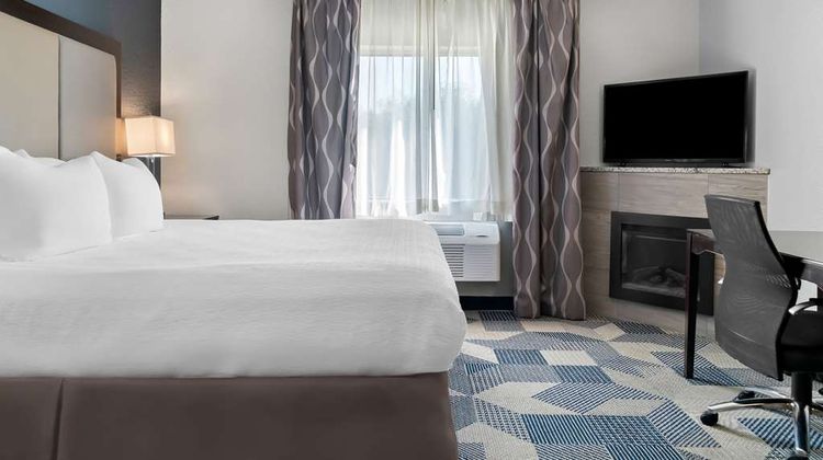 Best Western Plus Airport Inn & Suites Room