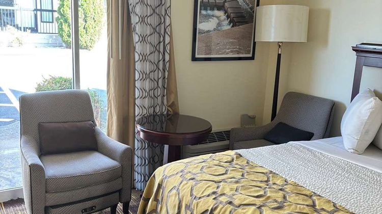 Baymont Inn & Suites Johnson City Room