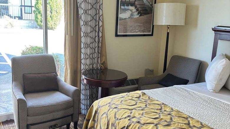 <b>Baymont Inn & Suites Johnson City Room</b>. Images powered by <a href="https://iceportal.shijigroup.com/" title="IcePortal" target="_blank">IcePortal</a>.