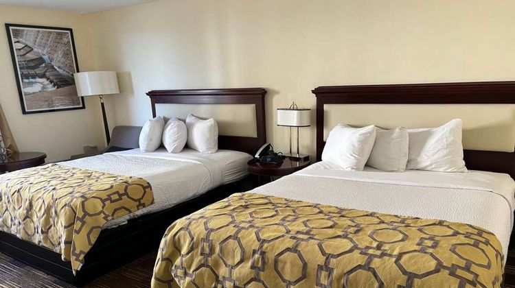 Baymont Inn & Suites Johnson City Room
