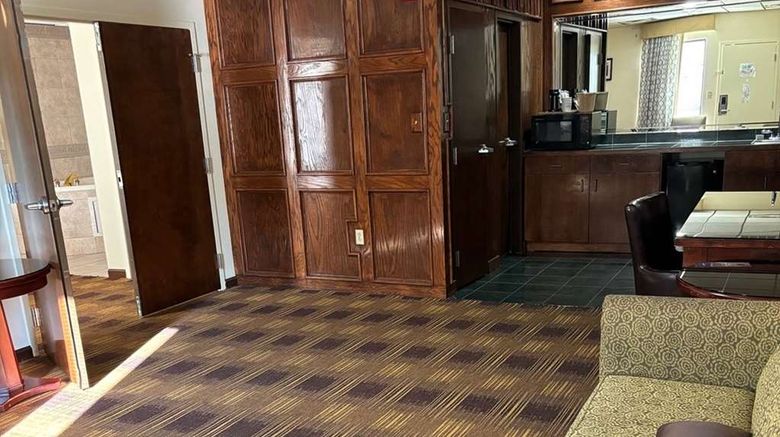 <b>Baymont Inn & Suites Johnson City Lobby</b>. Images powered by <a href="https://iceportal.shijigroup.com/" title="IcePortal" target="_blank">IcePortal</a>.