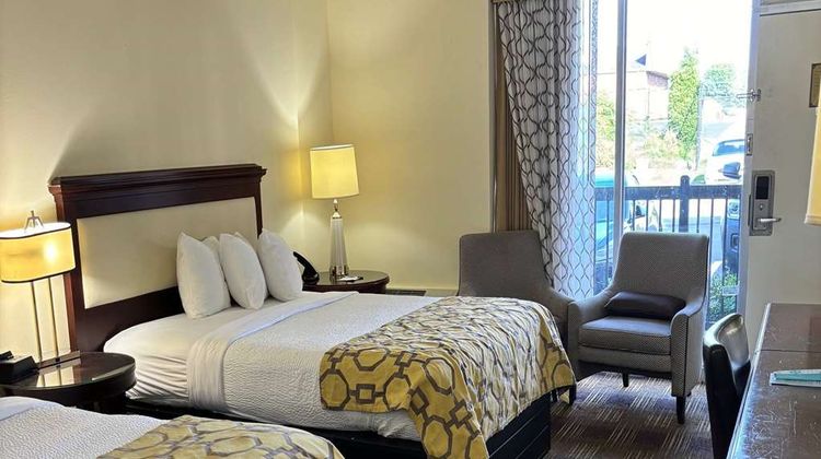 Baymont Inn & Suites Johnson City Room