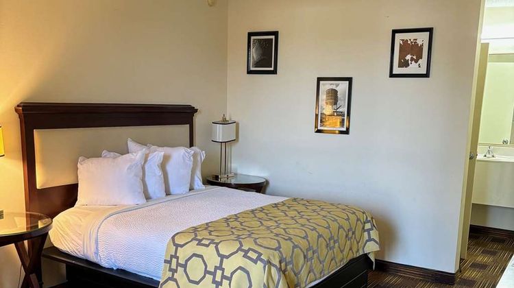 Baymont Inn & Suites Johnson City Room