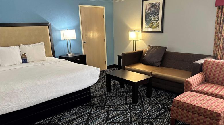 <b>Baymont Inn & Suites Litchfield Suite</b>. Images powered by <a href="https://iceportal.shijigroup.com/" title="IcePortal" target="_blank">IcePortal</a>.