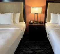 Baymont Inn & Suites Litchfield Room