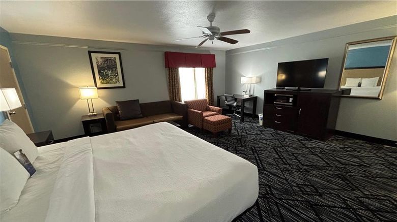<b>Baymont Inn & Suites Litchfield Suite</b>. Images powered by <a href="https://iceportal.shijigroup.com/" title="IcePortal" target="_blank">IcePortal</a>.