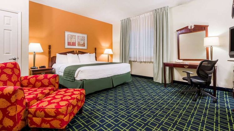 Baymont Inn & Suites Greensburg Room