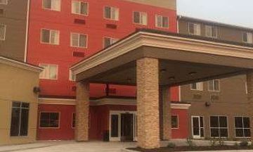 Baymont Inn & Suites Grand Forks