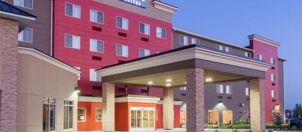 Baymont Inn & Suites Grand Forks Exterior