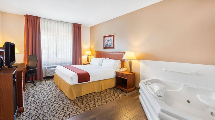 Baymont Inn & Suites Chelsea Suite