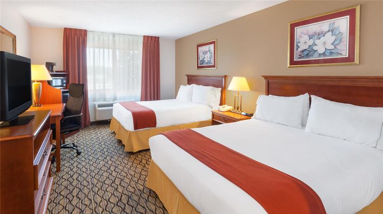 Baymont Inn & Suites Chelsea Room