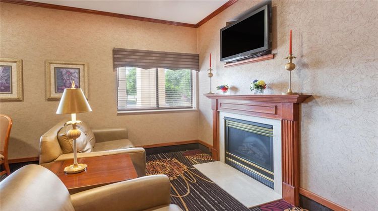 Baymont Inn & Suites Chelsea Lobby