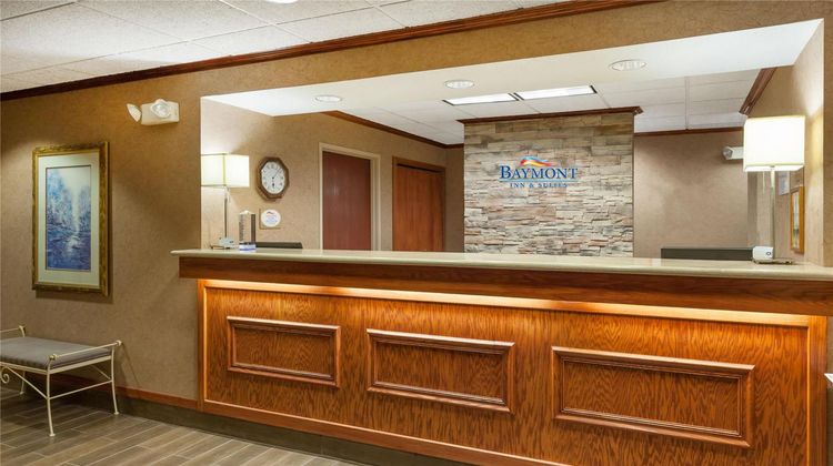 Baymont Inn & Suites Chelsea Lobby
