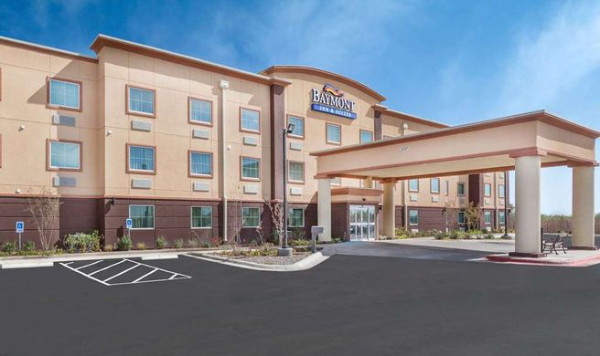 Baymont Inn & Suites Midland Center Exterior