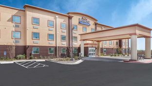 Baymont Inn & Suites Midland Center