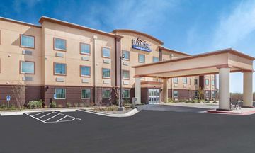 Baymont Inn & Suites Midland Center