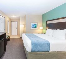 Baymont Inn & Suites Midland Center Room