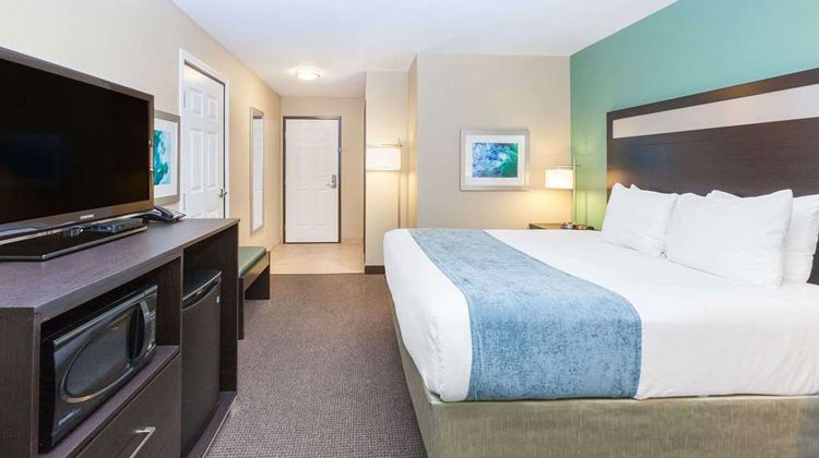 Baymont Inn & Suites Midland Center Room