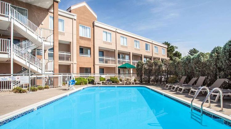 Baymont Inn & Suites Madison Heights Pool