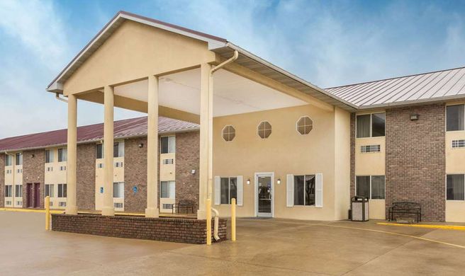 Baymont Inn & Suites Bowling Green Exterior