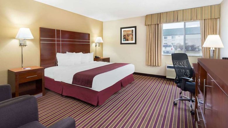 <b>Baymont Inn & Suites Bowling Green Room</b>. Images powered by <a href="https://iceportal.shijigroup.com/" title="IcePortal" target="_blank">IcePortal</a>.
