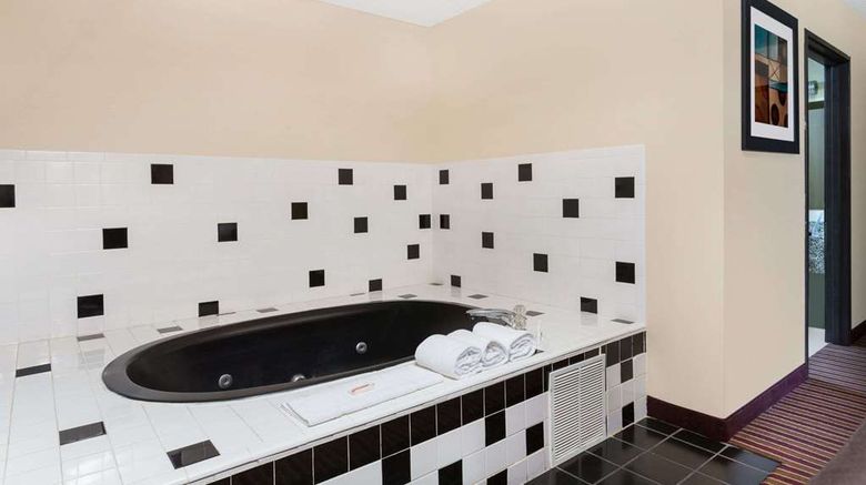 <b>Baymont Inn & Suites Bowling Green Room</b>. Images powered by <a href="https://iceportal.shijigroup.com/" title="IcePortal" target="_blank">IcePortal</a>.
