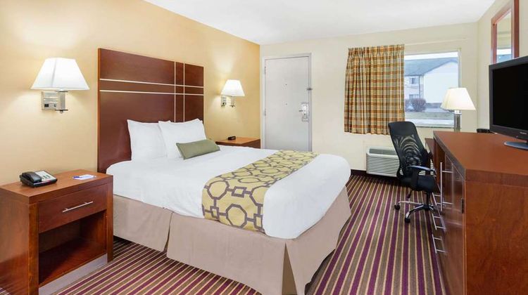 Baymont Inn & Suites Bowling Green Room