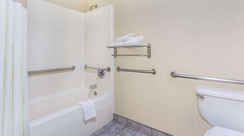 <b>Baymont Inn & Suites Bowling Green Room</b>. Images powered by <a href="https://iceportal.shijigroup.com/" title="IcePortal" target="_blank">IcePortal</a>.