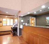 Baymont Inn & Suites Gurnee Lobby