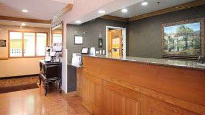 <b>Baymont Inn & Suites Gurnee Lobby</b>. Images powered by <a href="https://iceportal.shijigroup.com/" title="IcePortal" target="_blank">IcePortal</a>.