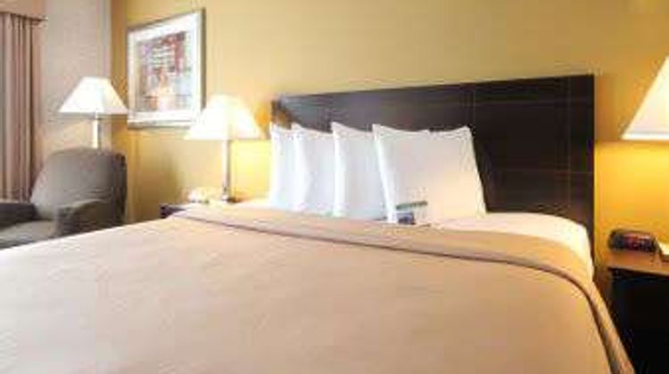 Baymont Inn & Suites Gurnee Room