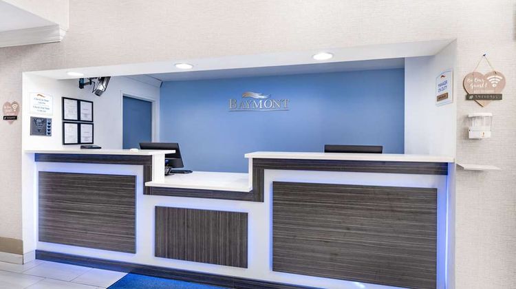 Baymont Inn & Suites Gurnee Lobby