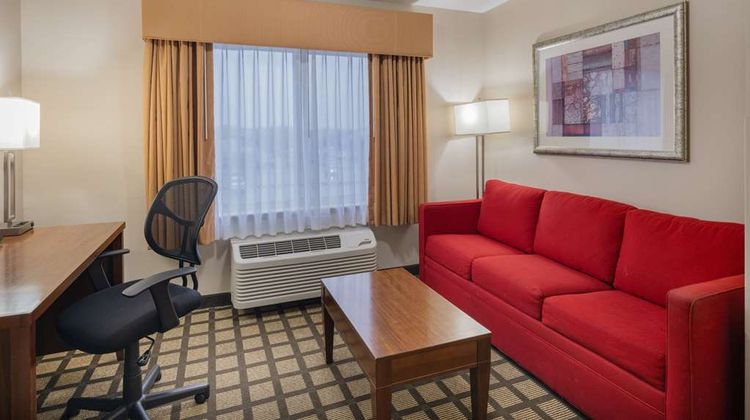 Baymont Inn & Suites Gurnee Suite