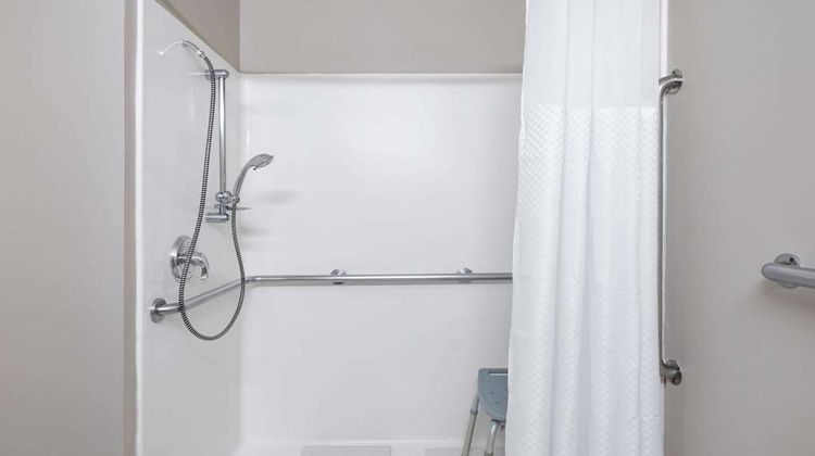 Baymont Inn & Suites Gurnee Room