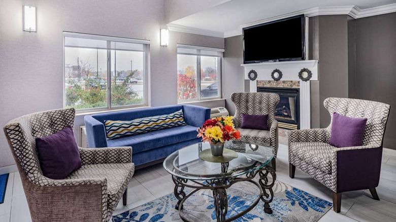 <b>Baymont Inn & Suites Gurnee Lobby</b>. Images powered by <a href="https://iceportal.shijigroup.com/" title="IcePortal" target="_blank">IcePortal</a>.