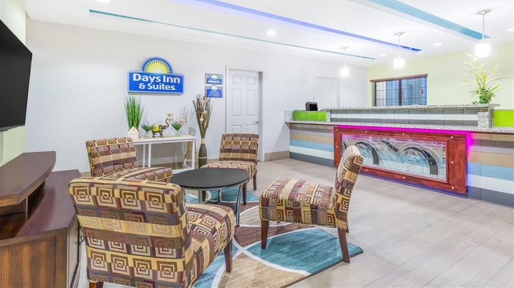 Days Inn & Suites Madisonville Lobby