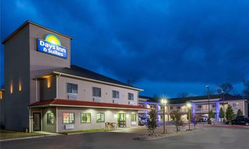 Days Inn & Suites Madisonville