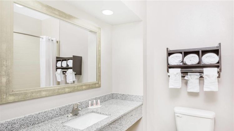 Days Inn & Suites Madisonville Room
