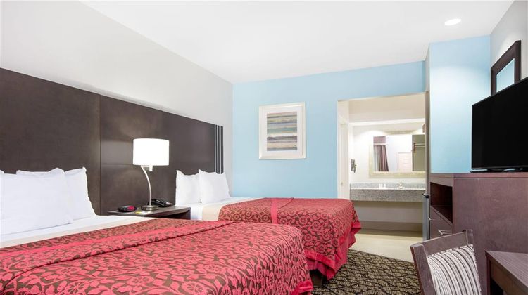 Days Inn & Suites Madisonville Room