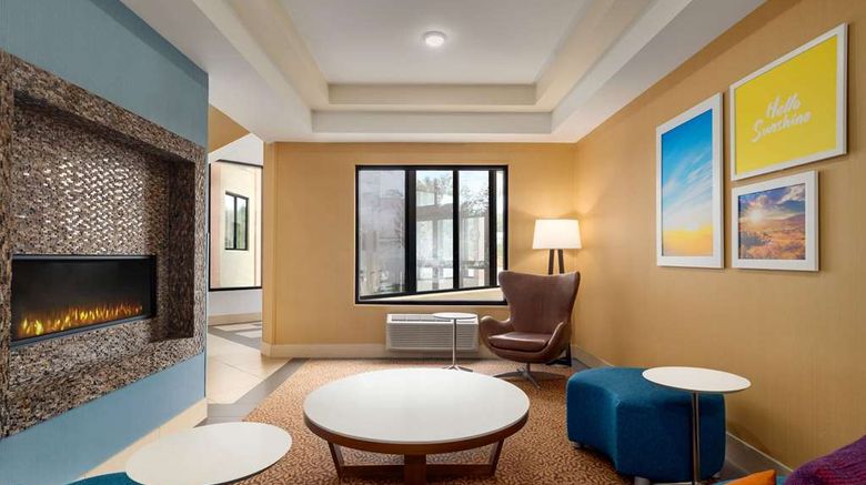 <b>Days Inn Tamworth Lobby</b>. Images powered by <a href="https://iceportal.shijigroup.com/" title="IcePortal" target="_blank">IcePortal</a>.