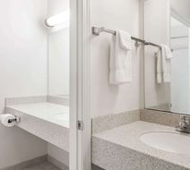 Days Inn Pentwater Room