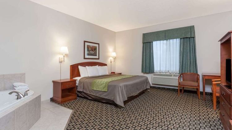 Days Inn Pentwater Suite