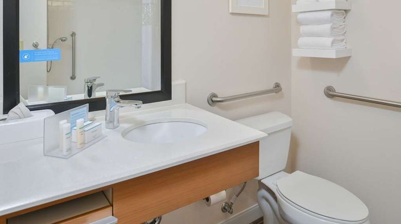 <b>Hampton Inn Vero Beach Room</b>. Images powered by <a href="https://iceportal.shijigroup.com/" title="IcePortal" target="_blank">IcePortal</a>.