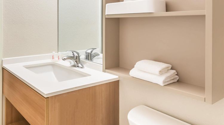 Microtel Inn & Suites Beaver Falls Room